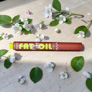 🫦NYX🫦Fat Oil Shiny Lip Balm in No Filter Needed/NIP